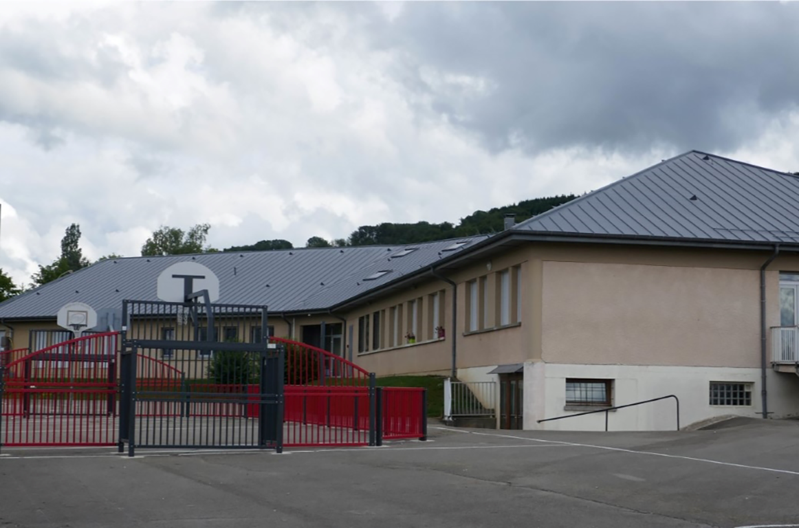 cour-ecole-primaire-mamirolle-le-gratteris